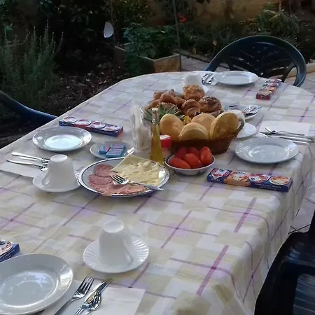Hibiscus לינה וארוחת בוקר