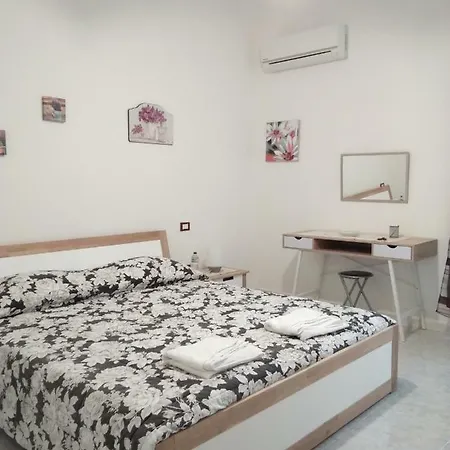 לינה וארוחת בוקר Hibiscus אלגהרו